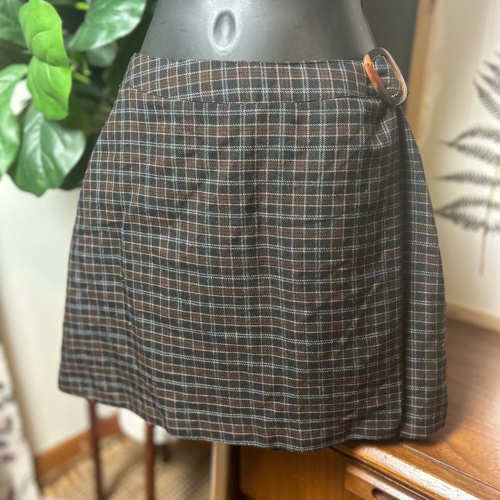 Vintage Stringbean Y2K Scottish Black Isle Plaid Mini Skirt with Lucite Buckle